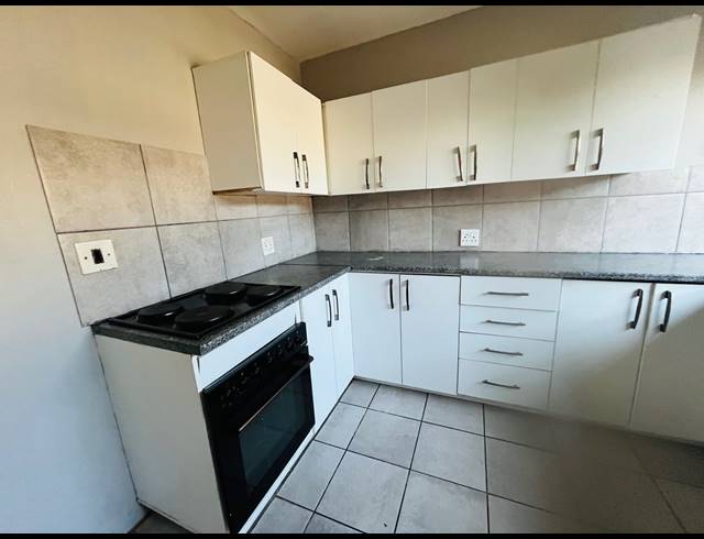 2 BEDROOM APARTMENT TO LET IN SONHEUWEL EXT 1